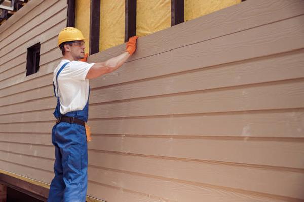 Signs It's Time to Replace Your Siding and How a Contractor Can Help