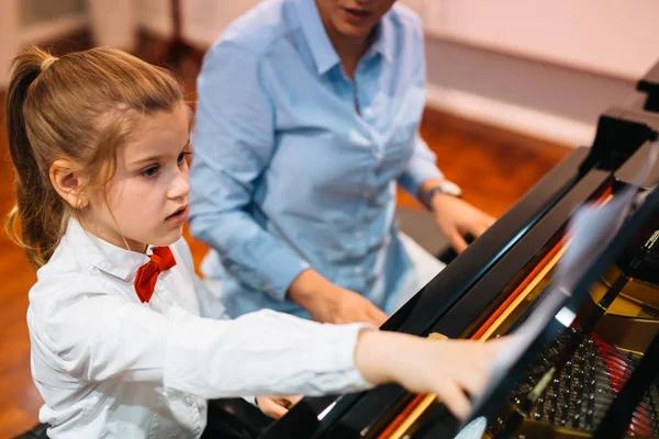 Piano Lessons At Home Vs Studio Lessons: Convenience vs Professional Environment